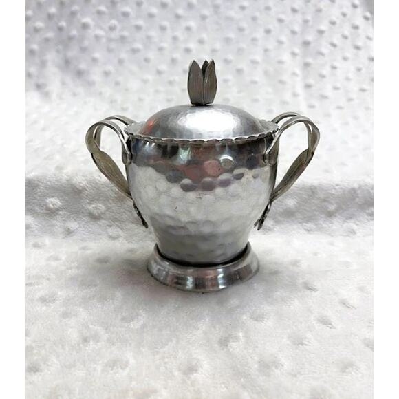Vintage Rodney Kent Floral/Bow Hammered Aluminum Sugar Bowl, Creamer, Tray Set - Picture 4 of 10